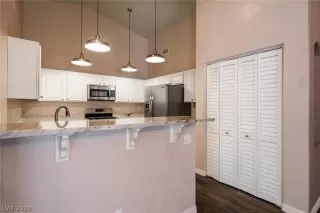 Photo #6: 2124384 Listing