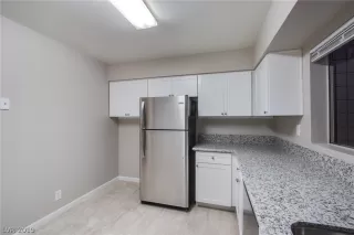 Photo #6: 2124405 Listing