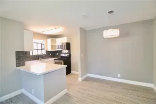 Photo #5: 2124434 Listing