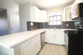 Photo #6: 2124434 Listing