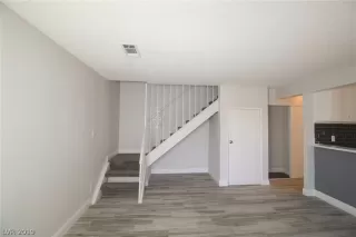 Photo #2: 2124464 Listing