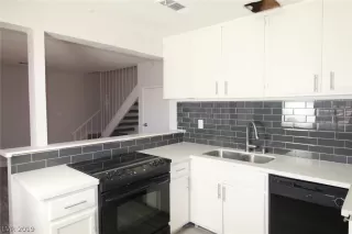 Photo #4: 2124464 Listing