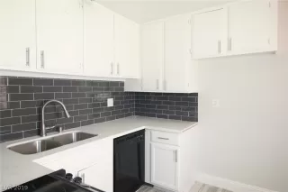 Photo #5: 2124464 Listing