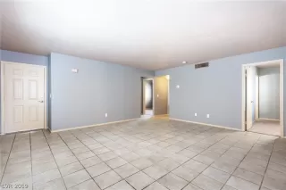 Photo #5: 2124501 Listing 