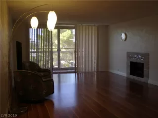 Photo #2: 2124512 Listing