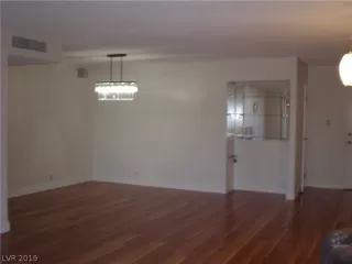 Photo #3: 2124512 Listing