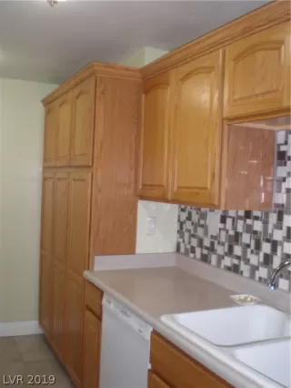 Photo #6: 2124512 Listing