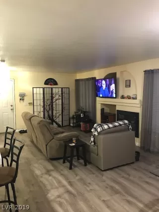 Photo #5: 2124536 Listing