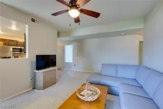 Photo #4: 2124557 Listing