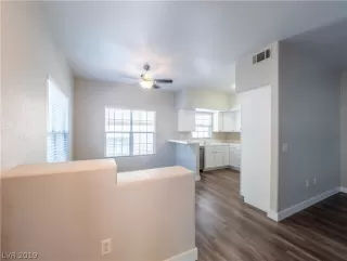 Photo #2: 2124568 Listing