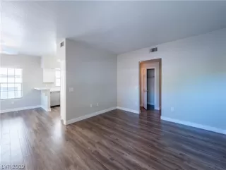 Photo #3: 2124568 Listing