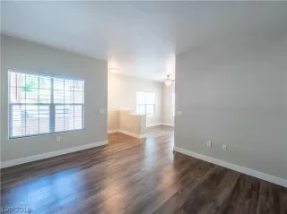 Photo #4: 2124568 Listing