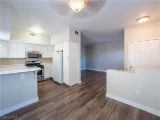 Photo #5: 2124568 Listing