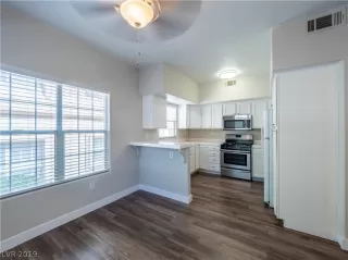 Photo #6: 2124568 Listing