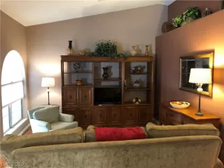 Photo #3: 2124607 Listing