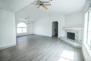 Photo #6: 2124611 Listing