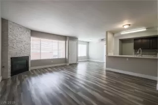 Photo #3: 2124685 Listing