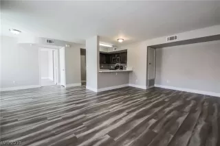 Photo #4: 2124685 Listing