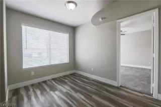 Photo #5: 2124685 Listing