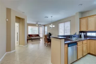 Photo #3: 2124725 Listing