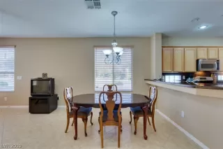 Photo #5: 2124725 Listing