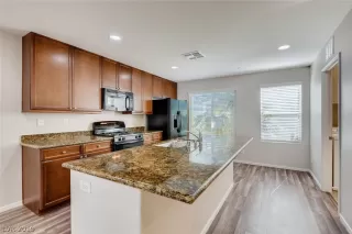 Photo #5: 2124743 Listing 