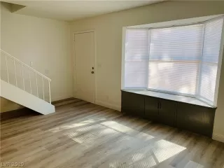 Photo #3: 2124757 Listing