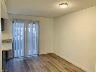 Photo #4: 2124757 Listing