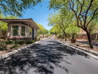 Photo #1: 2124843 Listing