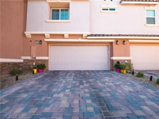 Photo #2: 2124843 Listing