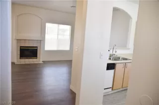 Photo #4: 2124887 Listing