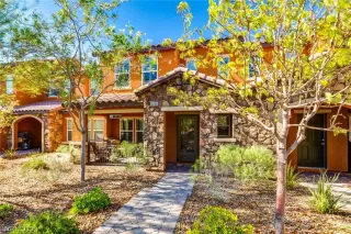 Photo #2: 2124917 Listing