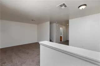 Photo #3: 2124921 Listing