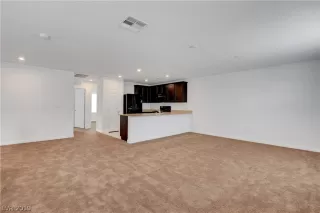 Photo #5: 2125117 Listing