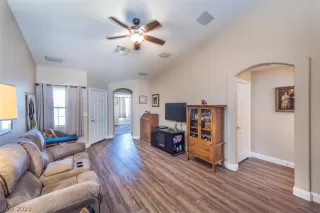 Photo #3: 2125254 Listing