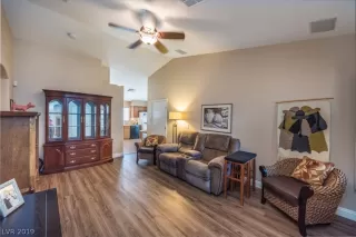 Photo #4: 2125254 Listing