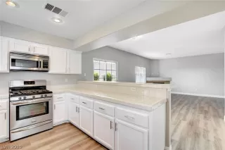 Photo #2: 2125330 Listing 