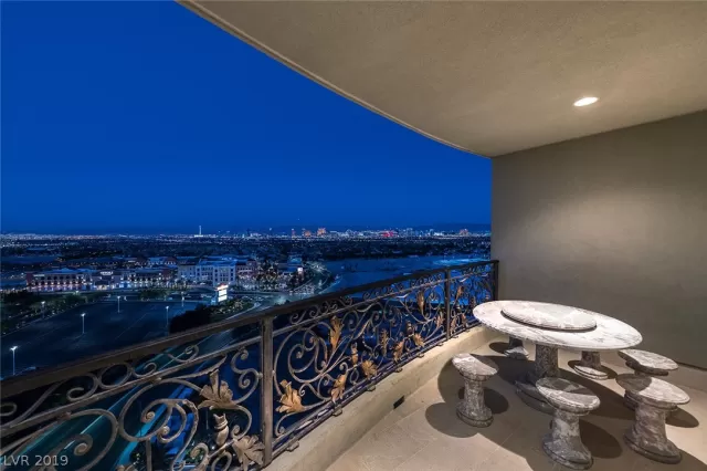 MLS: 2125347 Condo For Sale