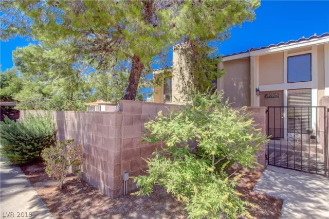 MLS: 2125436 Condo For Sale