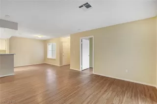 Photo #5: 2125535 Listing