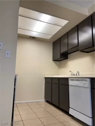 Photo #4: 2125674 Listing 