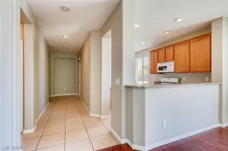 Photo #4: 2125839 Listing