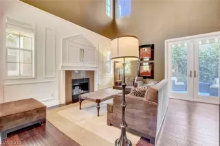 Photo #5: 2125868 Listing