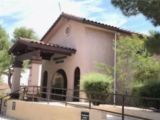 Photo #2: 2125894 Listing 