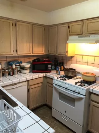 Photo #3: 2125913 Listing