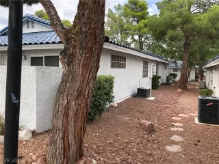 Photo #4: 2125913 Listing