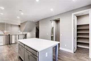 Photo #4: 2126038 Listing 