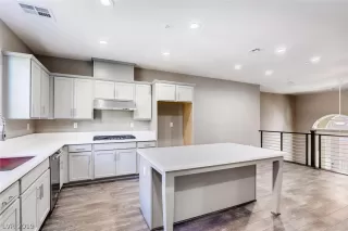 Photo #5: 2126038 Listing 