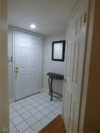 Photo #2: 2126043 Listing