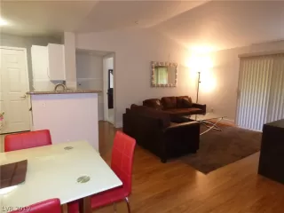 Photo #3: 2126043 Listing